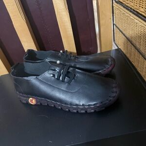 Like New OY Black Comfy Leather Women's Loafers